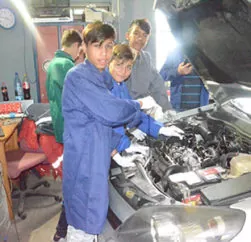 Auto- Mechaniker- Ausbildung. Charity Projekt 2017-18 im Kinderdorf Satul di Copii
